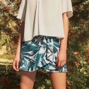 H&M x Anna Glover Tropical Print ruffle mini skirt | size 6 | never worn